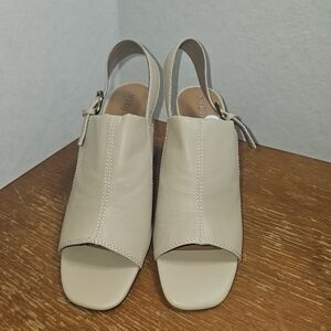 NYDJ sand color size 10 shoes.